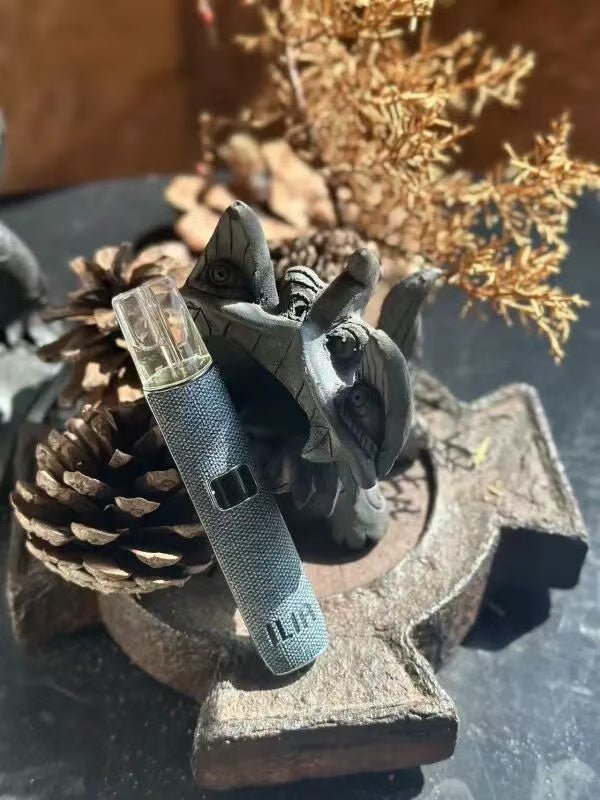 【ILIA哩亞布紋主機】 一代革調系列高檔色系換彈式霧化桿/兩段式調節功率電子煙主機/通用哩啞，lana，sp2等一代煙彈｜美滋滋糖果屋